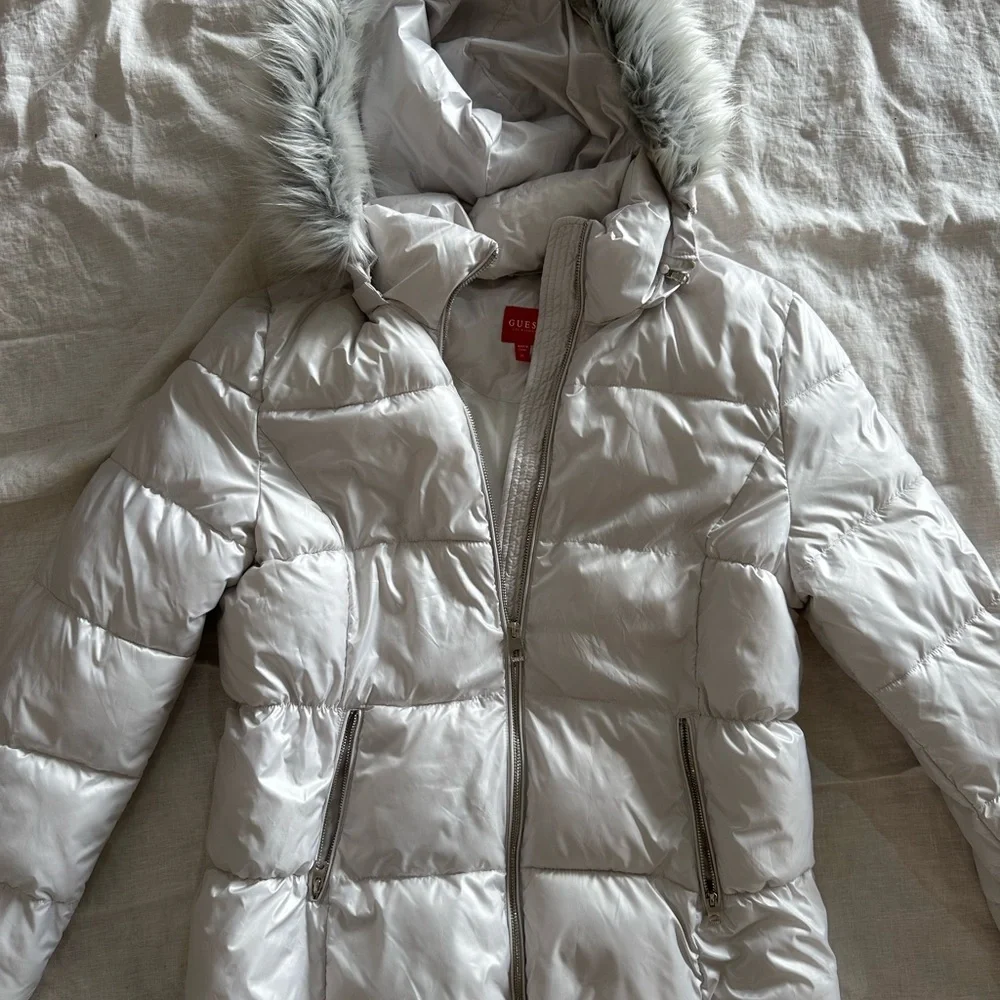 ⚡️SALE⚡️Guess Silver Puffer Jacket with Faux Fur Hood - Picture 2 of 6